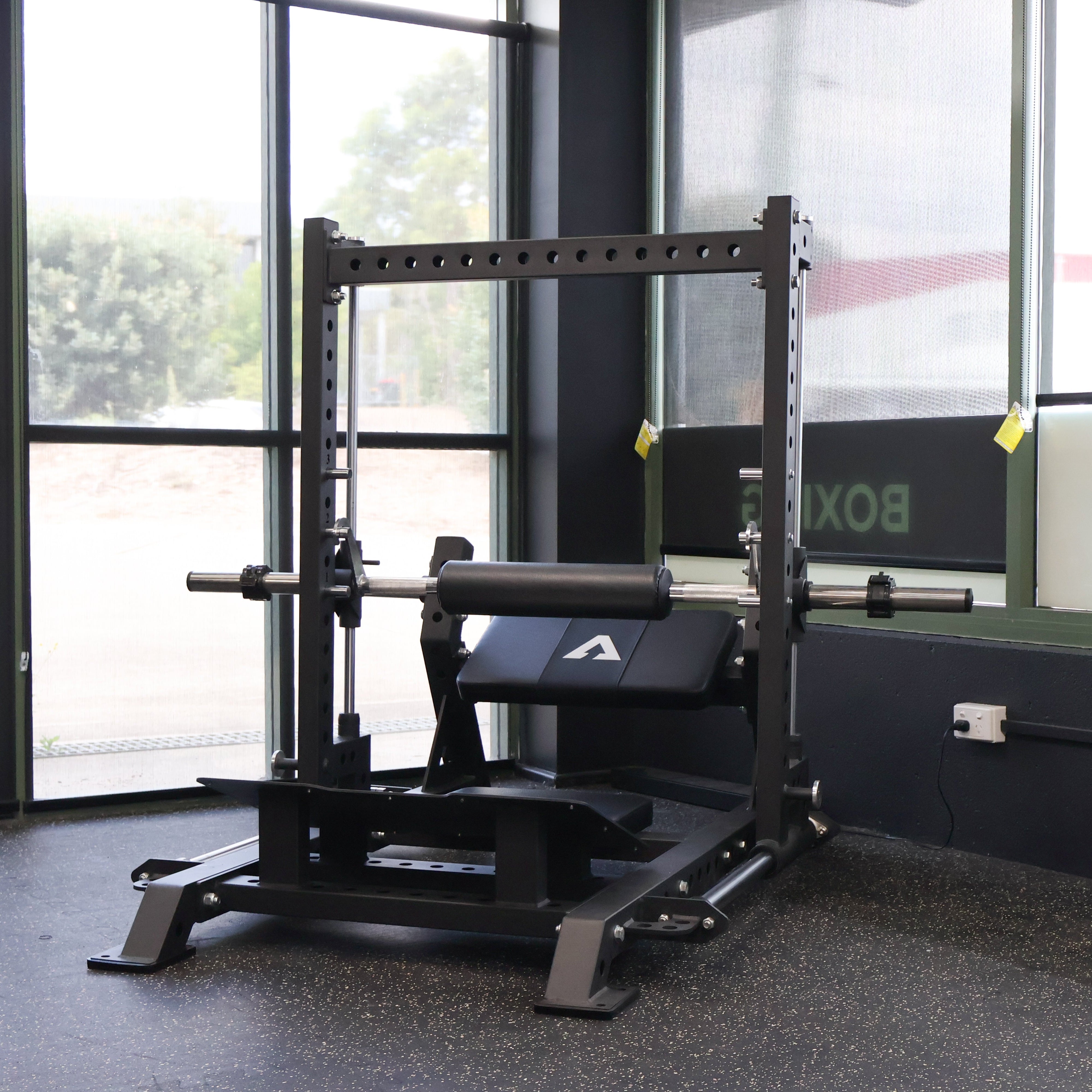 Garage gym hip thrust machine